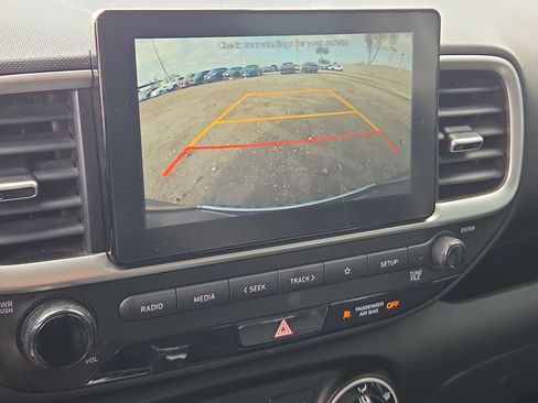 Used 2020 Hyundai Venue SE image 28