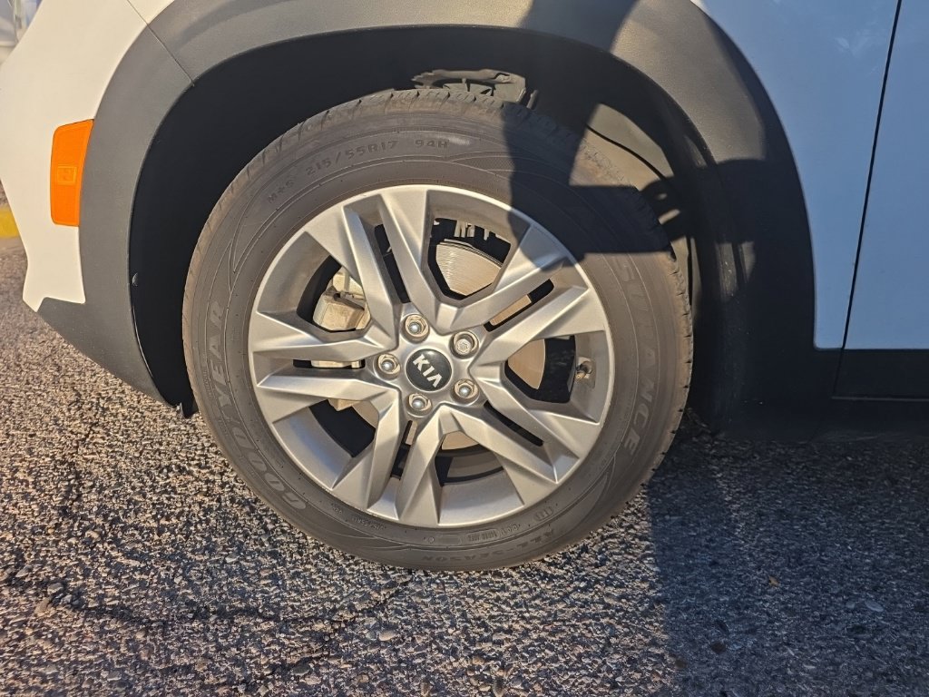 Used 2021 Kia Seltos S AWD/4WD image 2