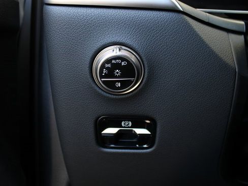 New 2025 Mercedes-Benz GLC 350e 4MATIC image 25