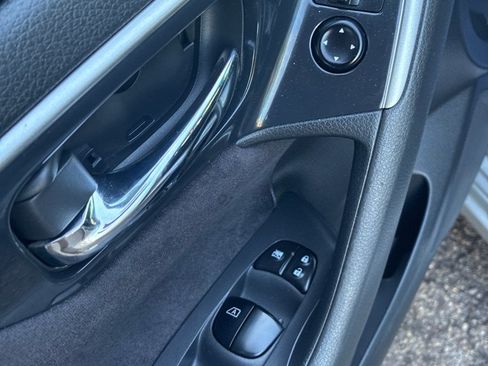 Used 2013 Nissan Altima 2.5 S FWD image 5