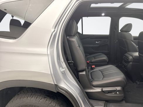 Used 2025 Honda Pilot TrailSport image 19