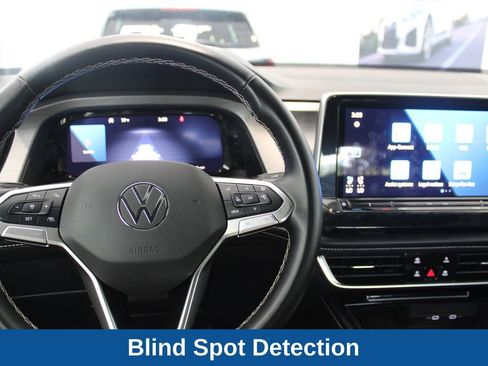 Used 2025 Volkswagen Atlas Cross Sport SE image 7