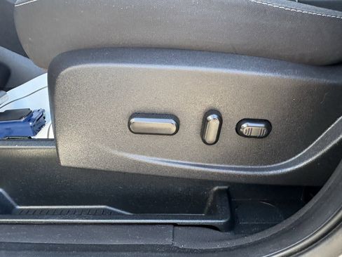 Used 2018 Ford Escape SE w/ Ford Safe & Smart Package image 17