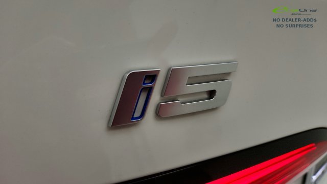 Used 2025 BMW i5 eDrive40 w/ M Sport Package AWD/4WD image 30