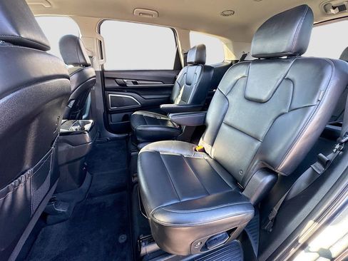 Used 2024 Kia Telluride S image 20