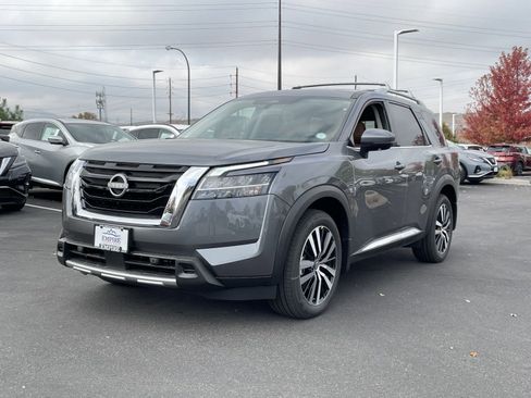 New 2025 Nissan Pathfinder Platinum w/ Cargo Package image 4