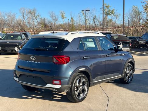 Used 2025 Hyundai Venue Limited image 12