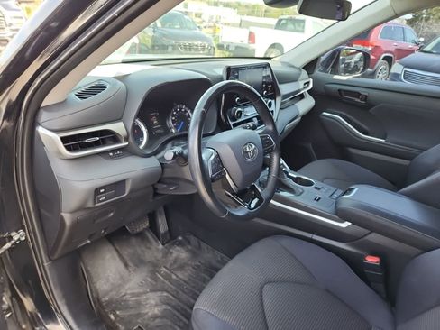Used 2021 Toyota Highlander LE image 13