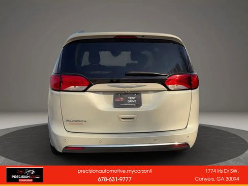 Used 2017 Chrysler Pacifica Touring-L Plus w/ Advanced Safetytec Group image 5