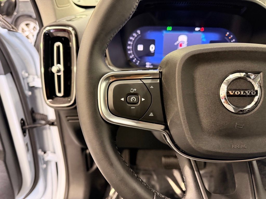 Used 2026 Volvo XC40 B5 Plus AWD/4WD image 13