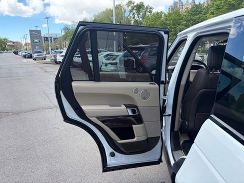 Used 2015 Land Rover Range Rover Supercharged image 16