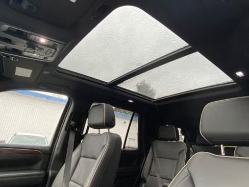 Used 2022 Chevrolet Tahoe Premier w/ Premium Package image 37