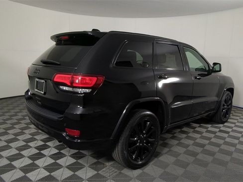 Used 2021 Jeep Grand Cherokee Laredo X image 5