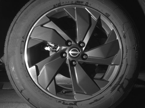 Used 2025 Nissan Rogue SV FWD image 15