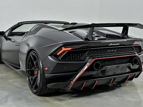 Used 2018 Lamborghini Huracan Performante AWD/4WD image 11