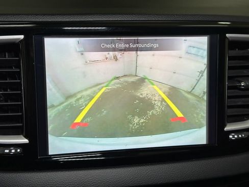 Used 2023 Chrysler Pacifica Touring-L FWD image 46