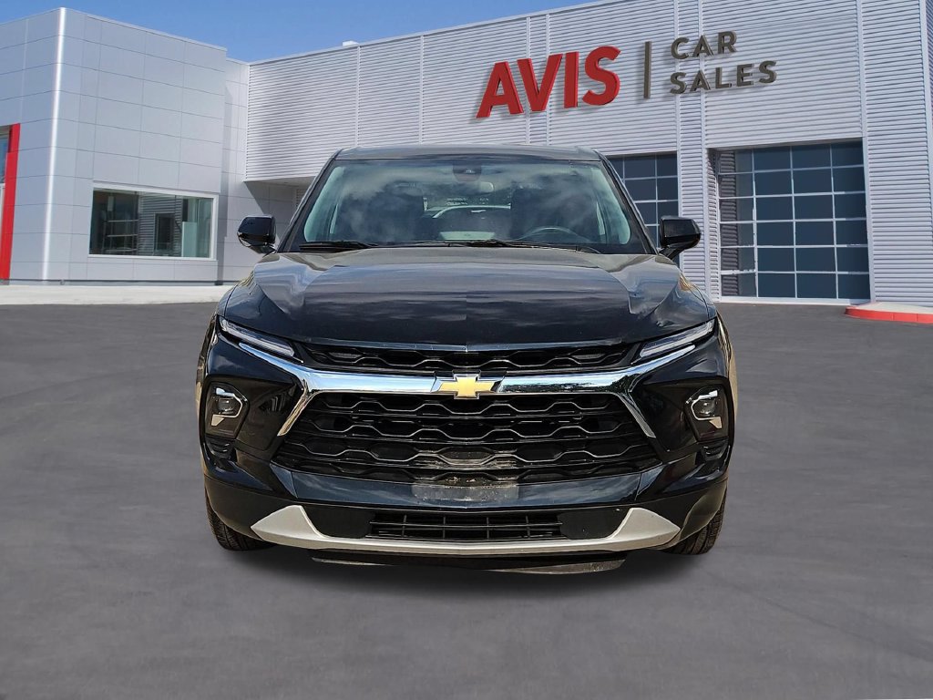 Used 2025 Chevrolet Blazer LT FWD image 2