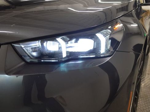 Used 2025 BMW M5 w/ Carbon Package image 9