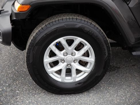 Used 2023 Jeep Gladiator Sport image 10