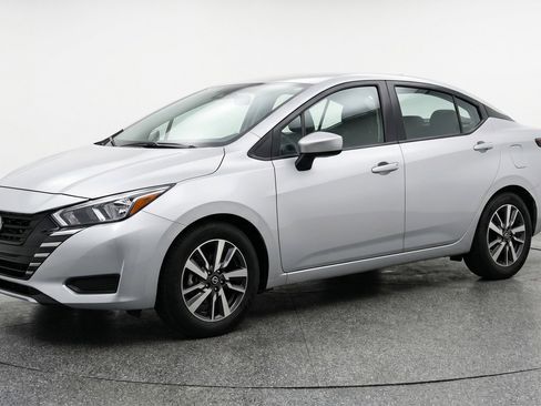 Used 2025 Nissan Versa SV FWD image 3