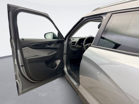 Used 2025 Chevrolet TrailBlazer LT w/ Driver Confidence Package image 9