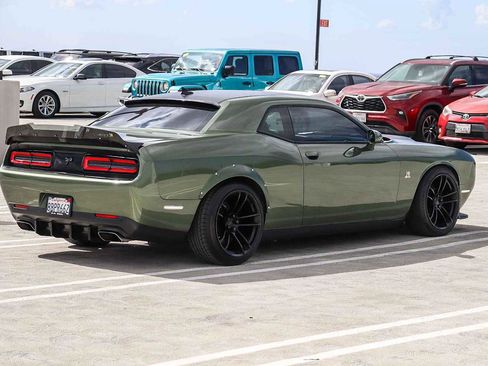Used 2018 Dodge Challenger R/T Scat Pack w/ Leather Interior Group RWD image 4