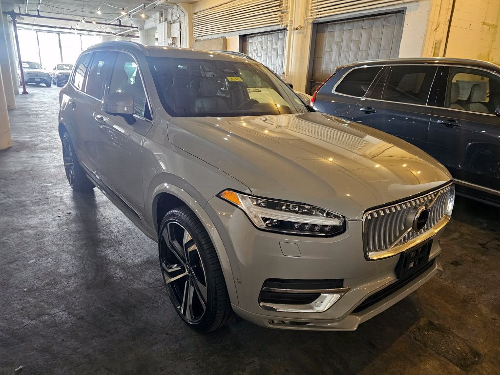 Certified 2025 Volvo XC90 B6 Ultra w/ Protection Package AWD/4WD image 5