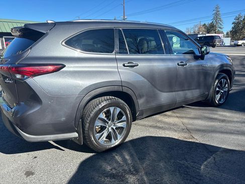 Used 2020 Toyota Highlander XLE image 8