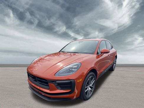 Used 2024 Porsche Macan image 1