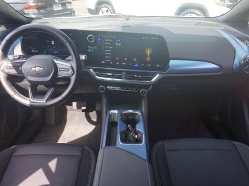 Used 2025 Chevrolet Equinox EV LT w/ Convenience Package image 23