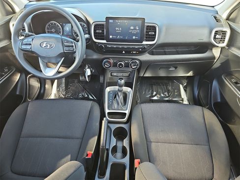 Certified 2022 Hyundai Venue SE image 9
