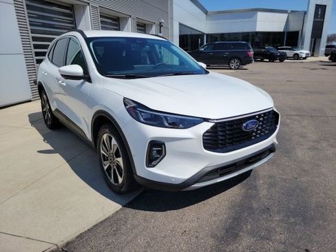 Used 2023 Ford Escape Platinum w/ Premium Technology Package image 8