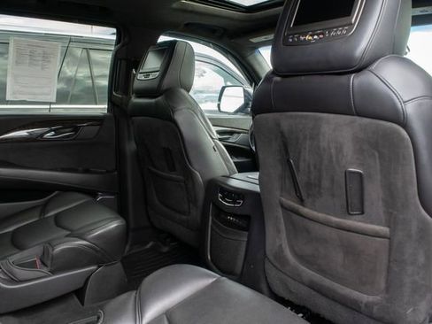 Used 2016 Cadillac Escalade Platinum image 27