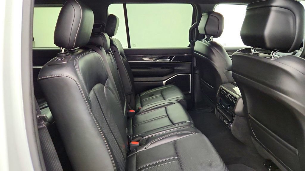 Used 2022 Jeep Wagoneer Series III AWD/4WD image 23