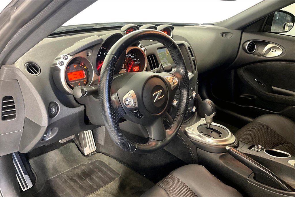 Used 2018 Nissan 370Z Touring RWD image 15