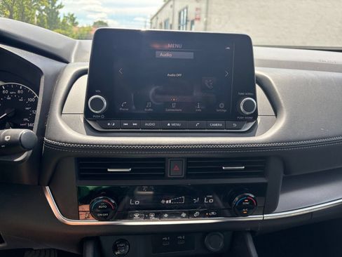 Used 2025 Nissan Rogue SV FWD image 20