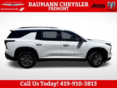 Used 2024 Chevrolet Traverse LT FWD image 7