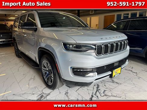 Used 2024 Jeep Wagoneer L Series II w/ Flexible Seating Group RWD image 1