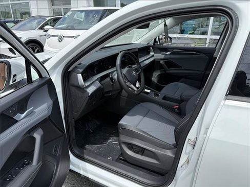 New 2025 Volkswagen Tiguan SE AWD/4WD image 10