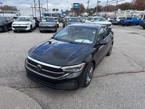 Certified 2023 Volkswagen Jetta SE image 8