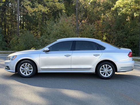 Used 2017 Volkswagen Passat 1.8T S image 4