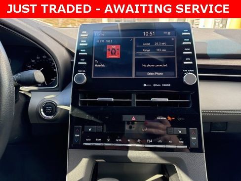 Used 2021 Toyota Avalon XLE image 18