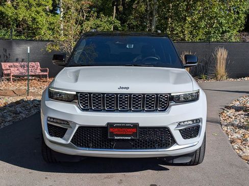 Used 2023 Jeep Grand Cherokee Summit image 9