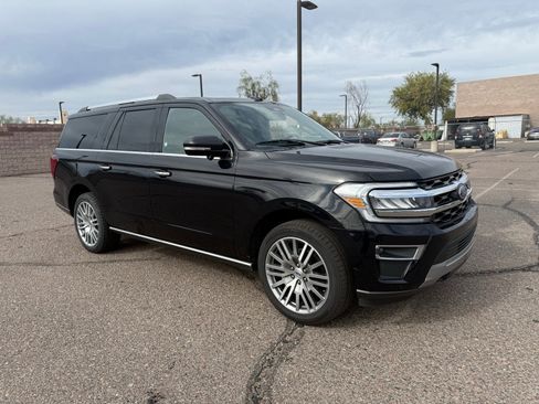 Used 2023 Ford Expedition Max Limited image 3