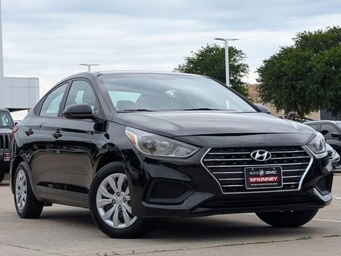 Used 2022 Hyundai Accent SE FWD image 2