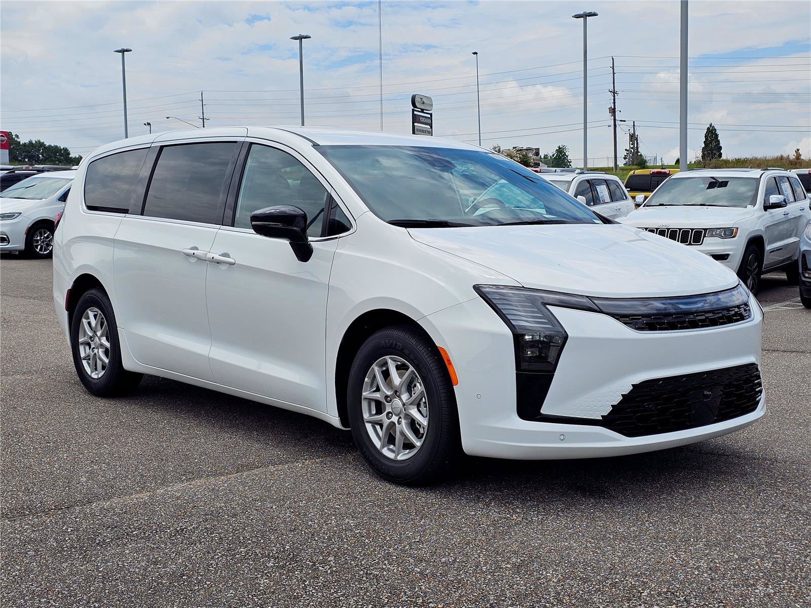 New 2027 Chrysler Pacifica Select FWD image 5