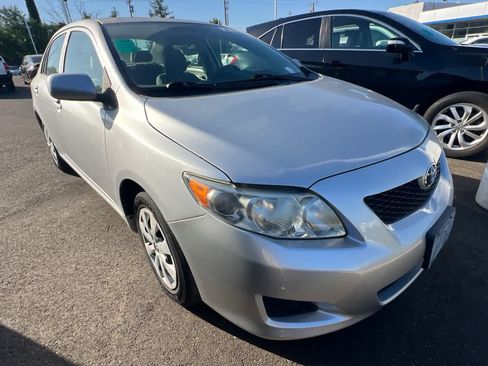 Used 2010 Toyota Corolla LE FWD image 3