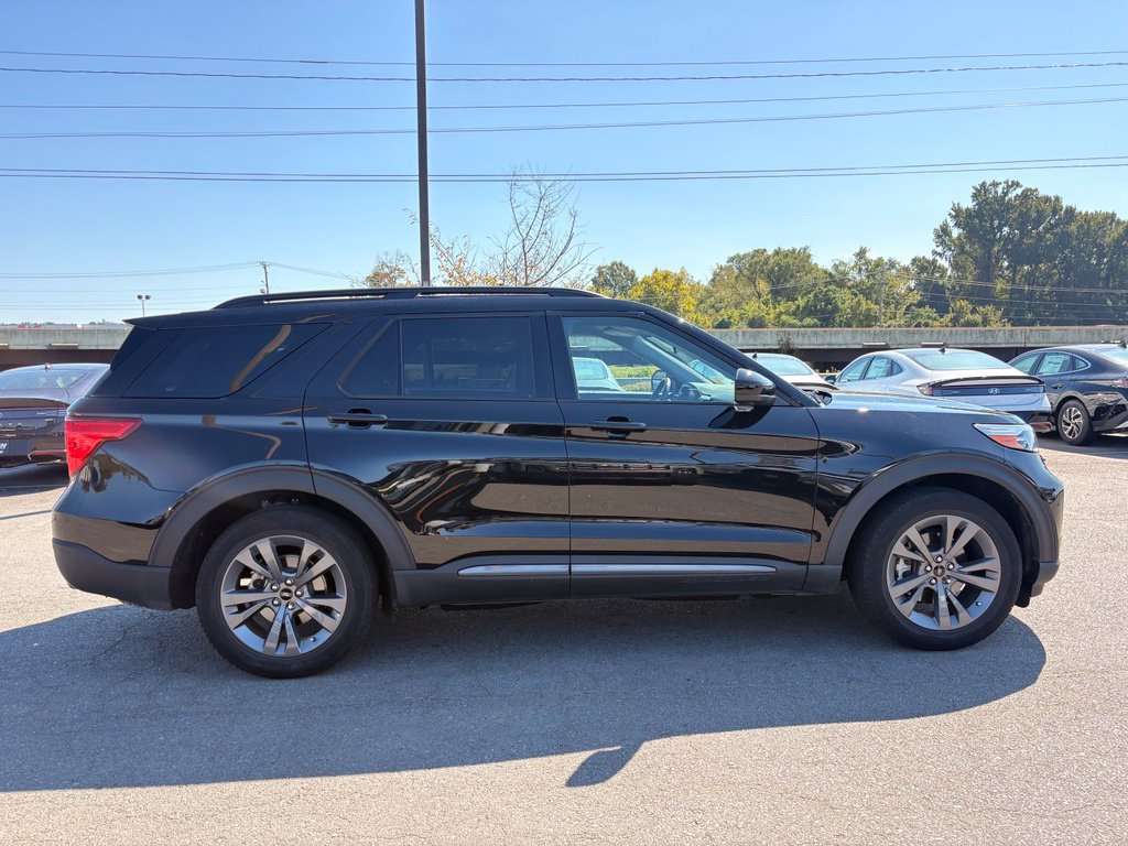 Used 2023 Ford Explorer XLT w/ Equipment Group 202A RWD image 9
