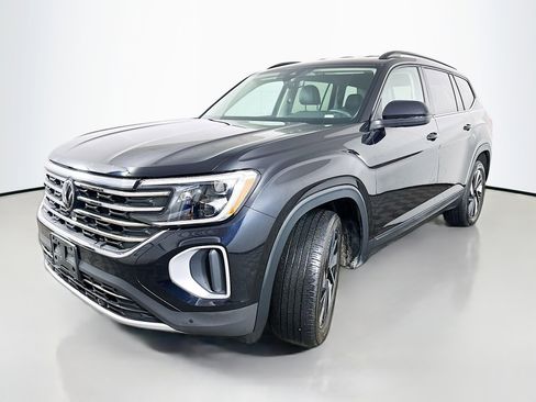 Used 2024 Volkswagen Atlas SE image 3