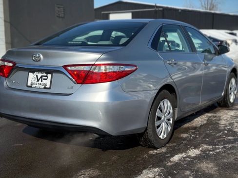 Used 2017 Toyota Camry LE FWD image 3